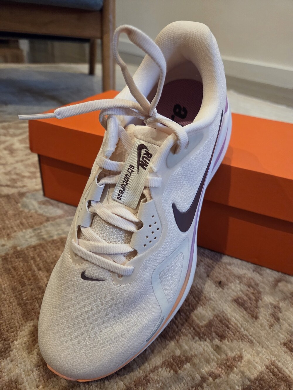 Nike Structure 26 Wide Chalk Light Magenta Wide Women's Athletic Shoes White &